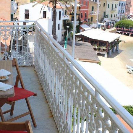 La Casa Di Principino Apartment Giglio Porto Luaran gambar