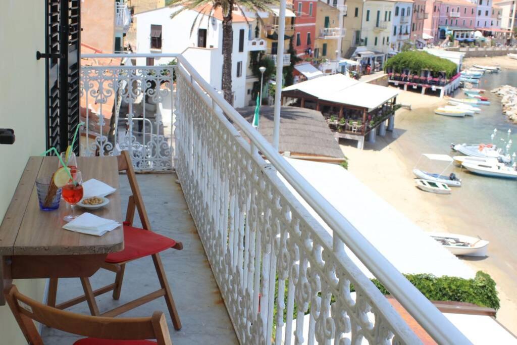 La Casa Di Principino Apartment Giglio Porto Luaran gambar