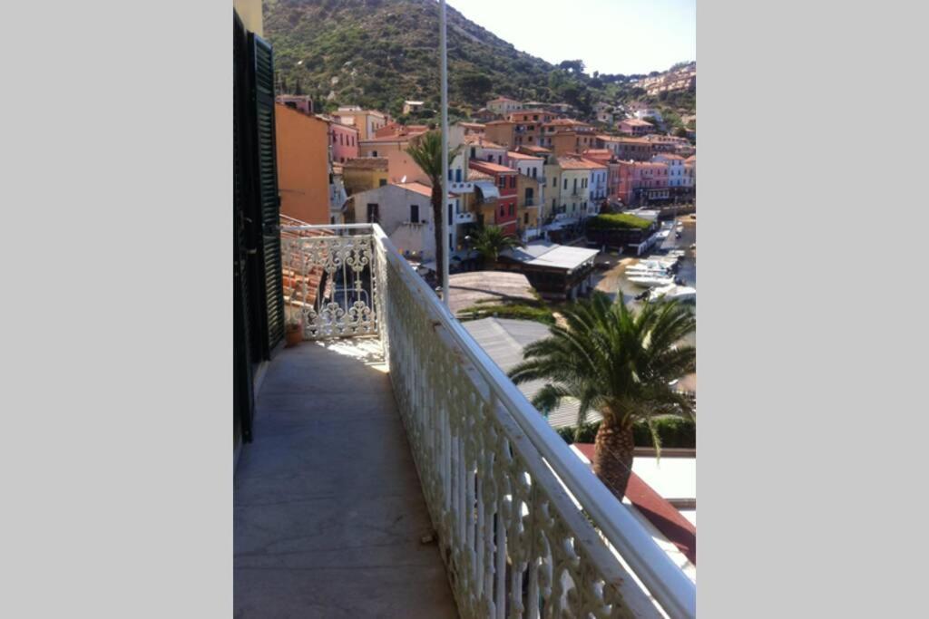 La Casa Di Principino Apartment Giglio Porto Luaran gambar